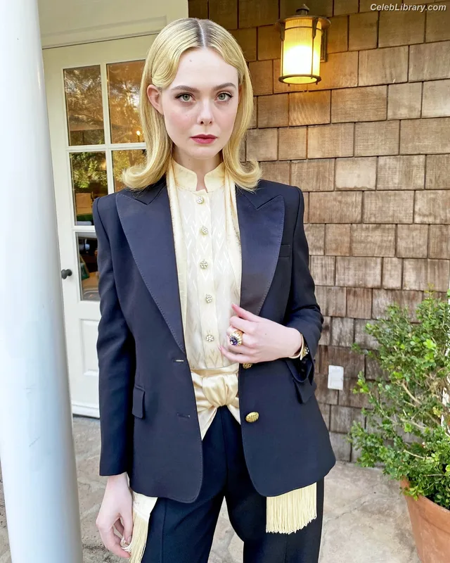 Elle Fanning photo 16 of 4114