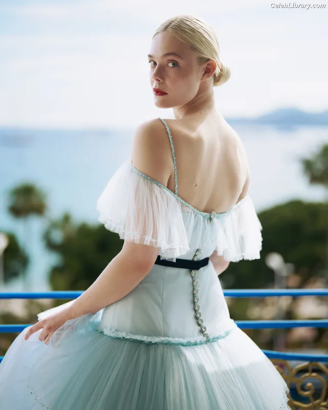 Elle Fanning photo 21 of 4114