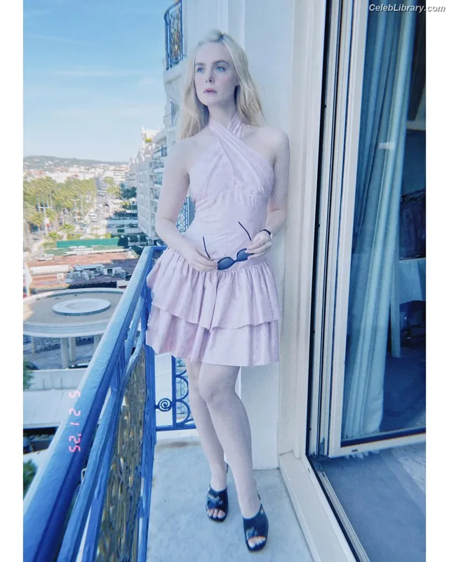 Elle Fanning photo 22 of 4114