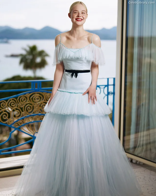 Elle Fanning photo 5 of 4114