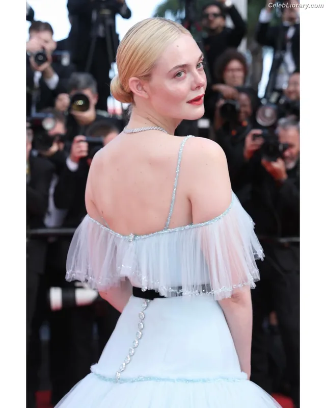 Elle Fanning photo 6 of 4114