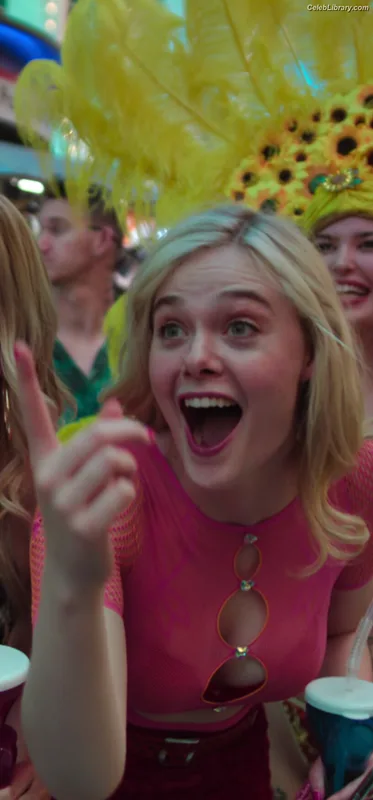 Elle Fanning photo 6 of 4114