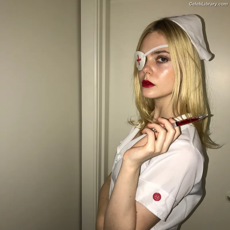 Elle Fanning photo 9 of 4114