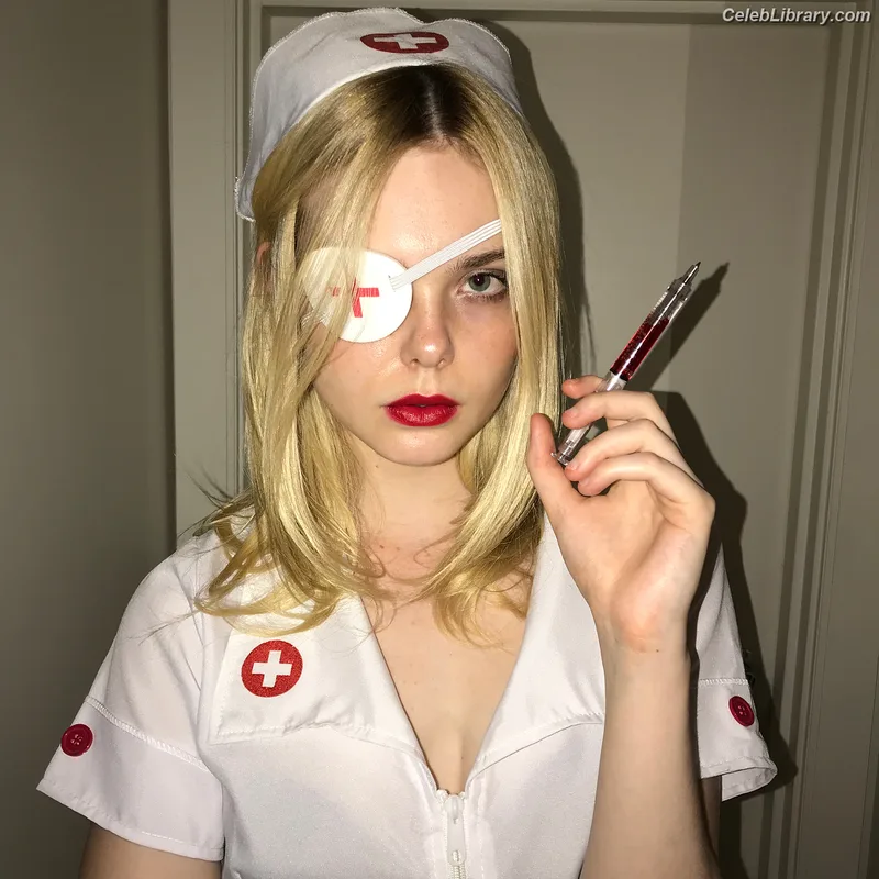 Elle Fanning photo 10 of 4114