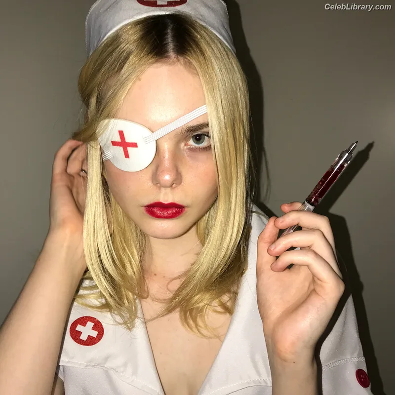 Elle Fanning photo 11 of 4114