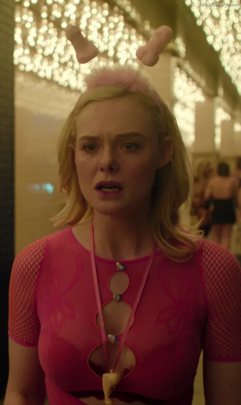 Elle Fanning photo 15 of 4114