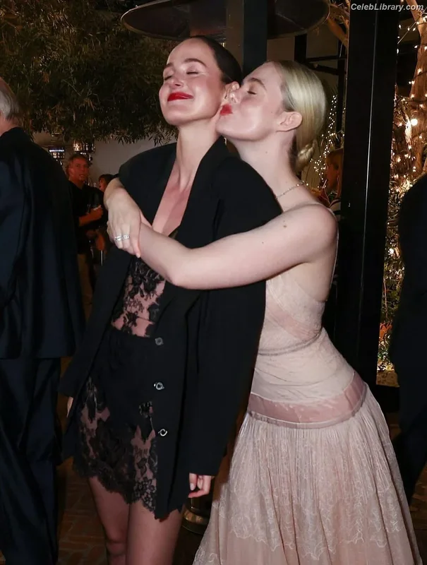 Elle Fanning photo 1 of 4114