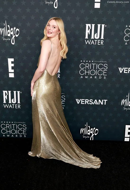 Elle Fanning photo 3 of 4114