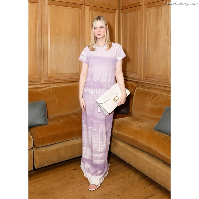 Elle Fanning photo 15 of 4114