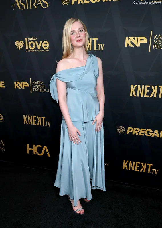 Elle Fanning photo 5 of 4114