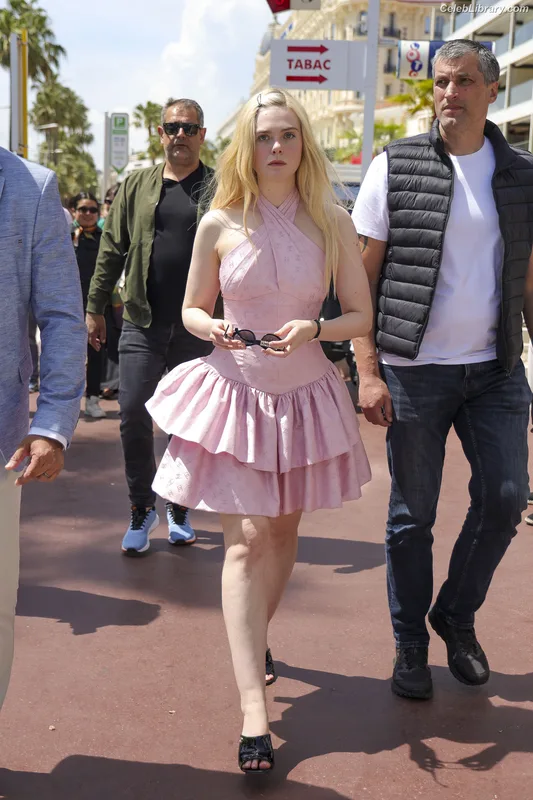 Elle Fanning photo 9 of 4114