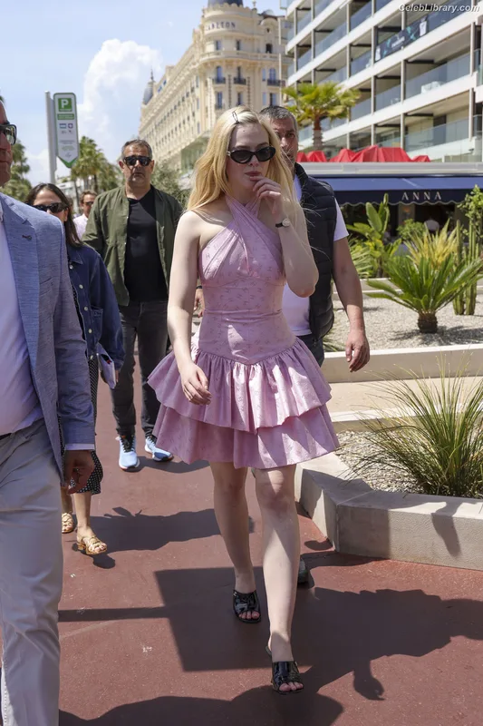 Elle Fanning photo 14 of 4114