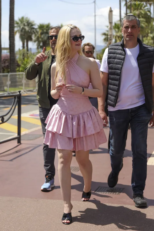 Elle Fanning photo 15 of 4114