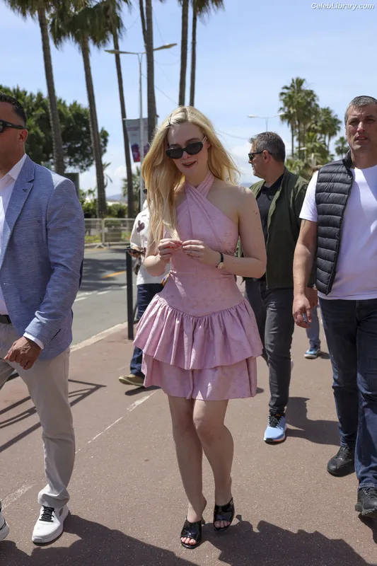 Elle Fanning photo 16 of 4114