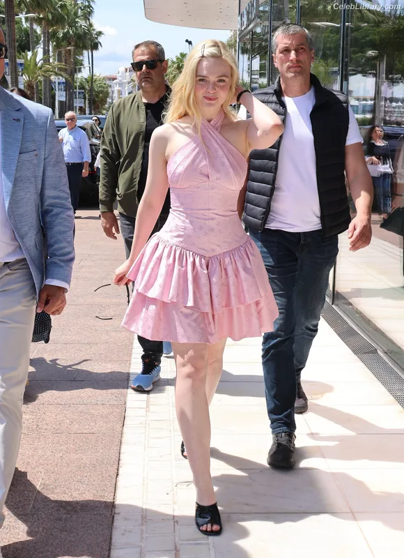 Elle Fanning photo 17 of 4114