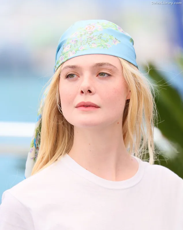 Elle Fanning photo 22 of 4114