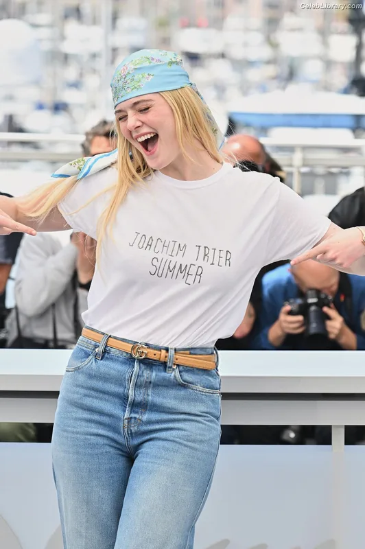Elle Fanning photo 23 of 4114