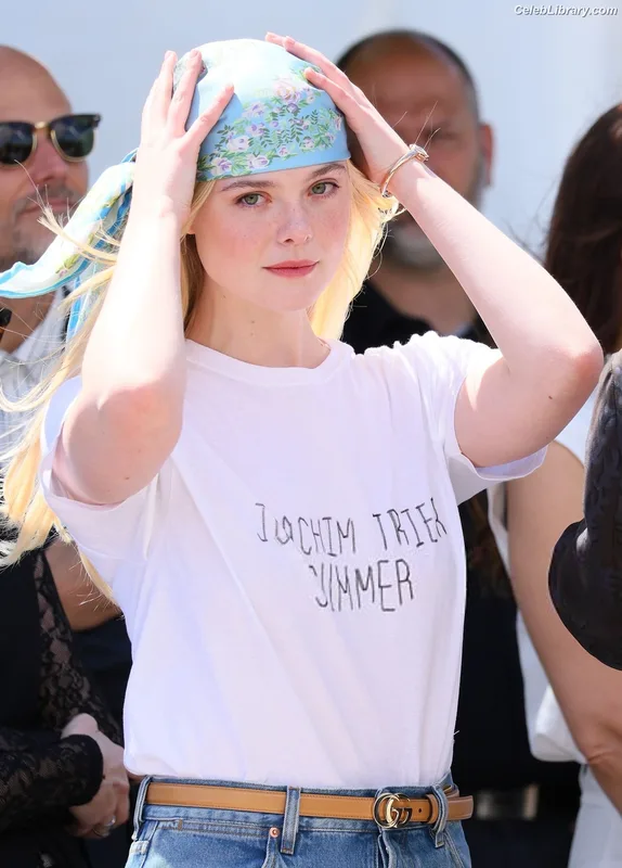 Elle Fanning photo 2 of 4114