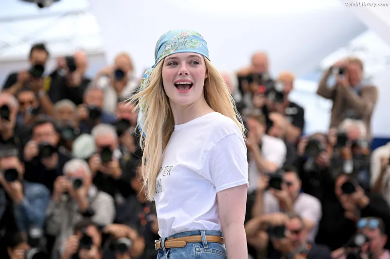 Elle Fanning photo 4 of 4114