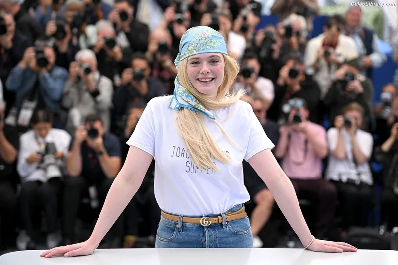 Elle Fanning photo 5 of 4114