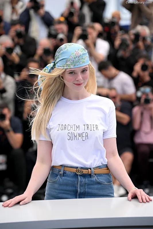 Elle Fanning photo 6 of 4114