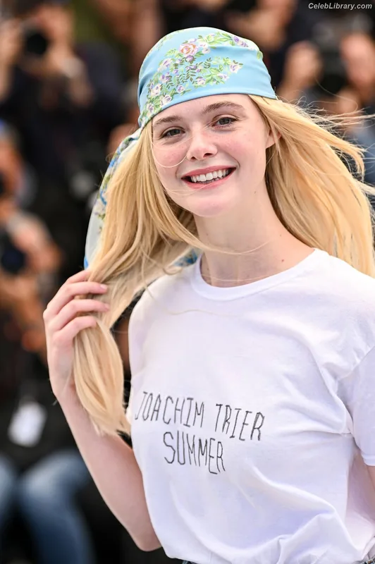 Elle Fanning photo 7 of 4114