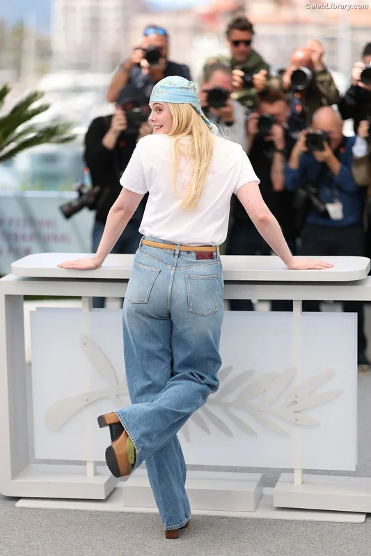 Elle Fanning photo 13 of 4114