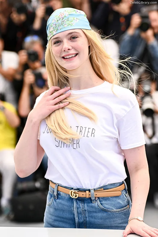Elle Fanning photo 14 of 4114