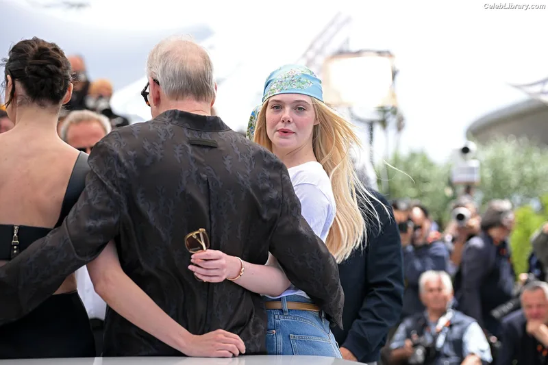 Elle Fanning photo 15 of 4114