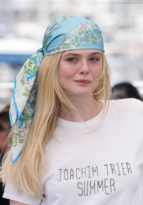 Elle Fanning photo 17 of 4114