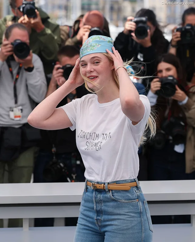 Elle Fanning photo 19 of 4114