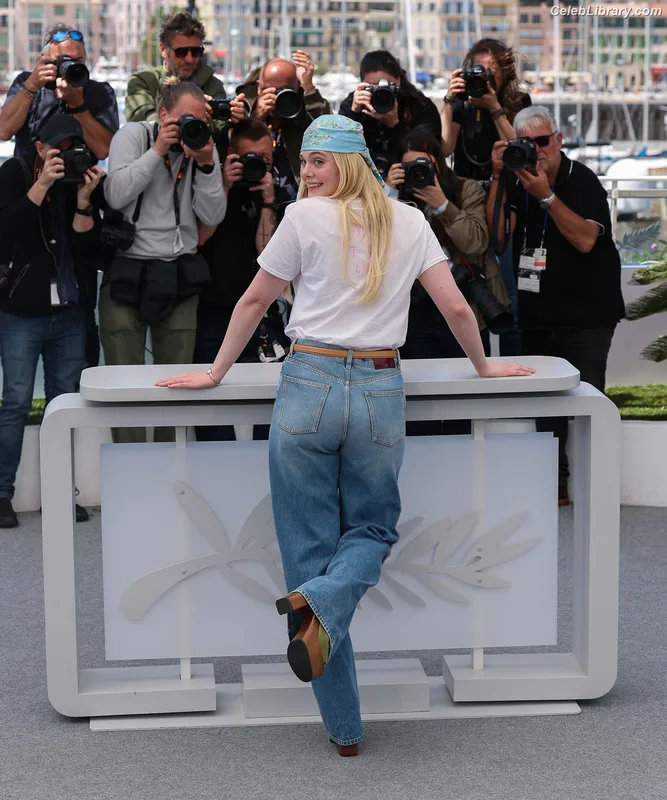 Elle Fanning photo 21 of 4114