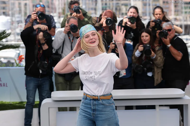Elle Fanning photo 23 of 4114