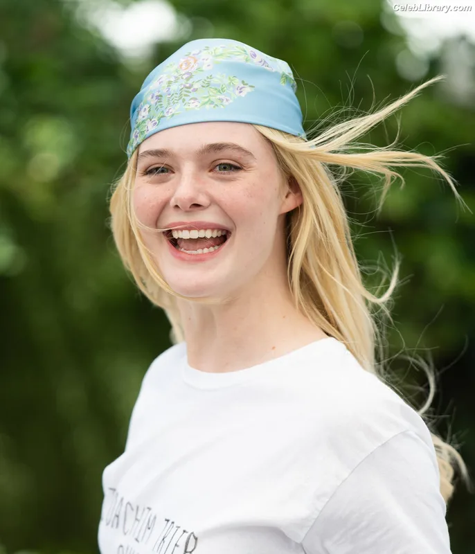 Elle Fanning photo 24 of 4114