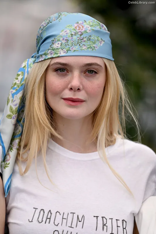 Elle Fanning photo 1 of 4114