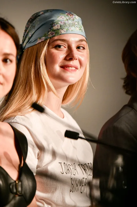 Elle Fanning photo 4 of 4114