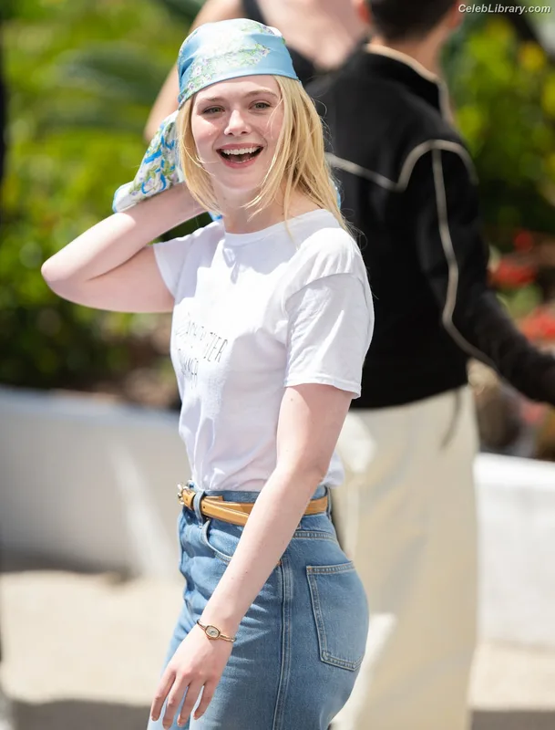 Elle Fanning photo 5 of 4114
