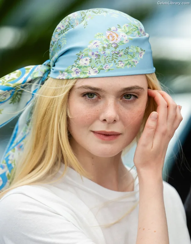 Elle Fanning photo 6 of 4114
