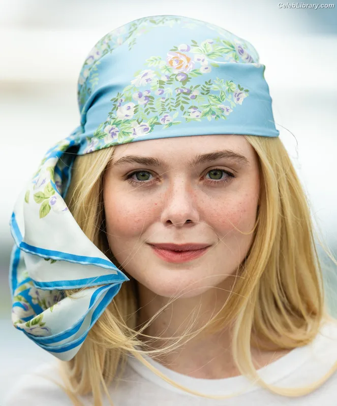 Elle Fanning photo 7 of 4114
