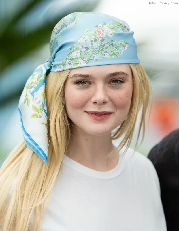 Elle Fanning photo 13 of 4114