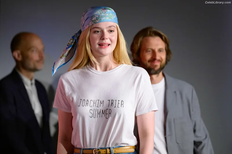 Elle Fanning photo 15 of 4114