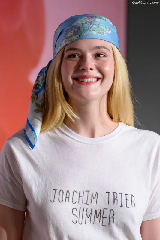 Elle Fanning photo 16 of 4114
