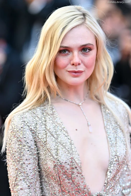 Elle Fanning photo 19 of 4114
