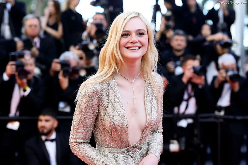 Elle Fanning photo 20 of 4114