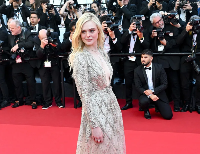 Elle Fanning photo 24 of 4114