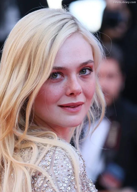 Elle Fanning photo 1 of 4114