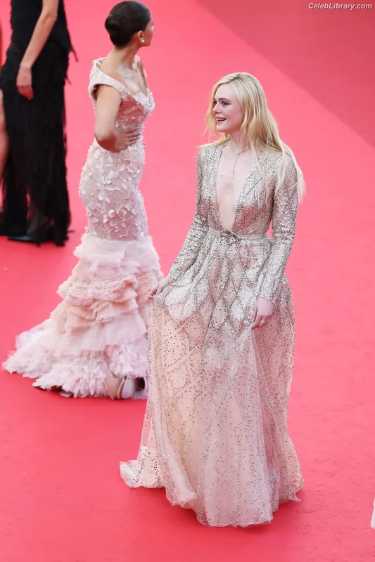 Elle Fanning photo 5 of 4114