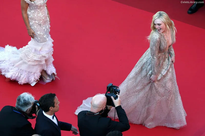 Elle Fanning photo 6 of 4114