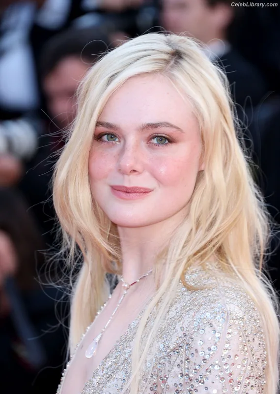 Elle Fanning photo 16 of 4114