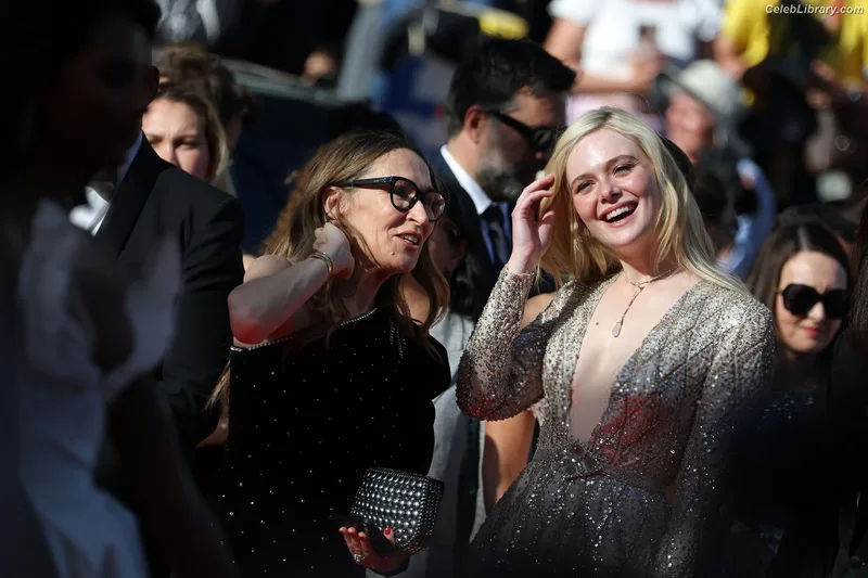Elle Fanning photo 23 of 4114